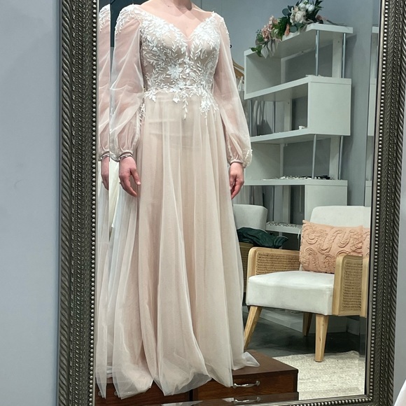 Wedding Dress - Picture 2 of 5